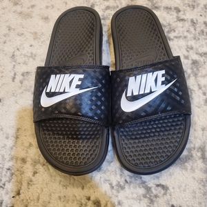 NIKE women's Benassi Sandal CLEAN
